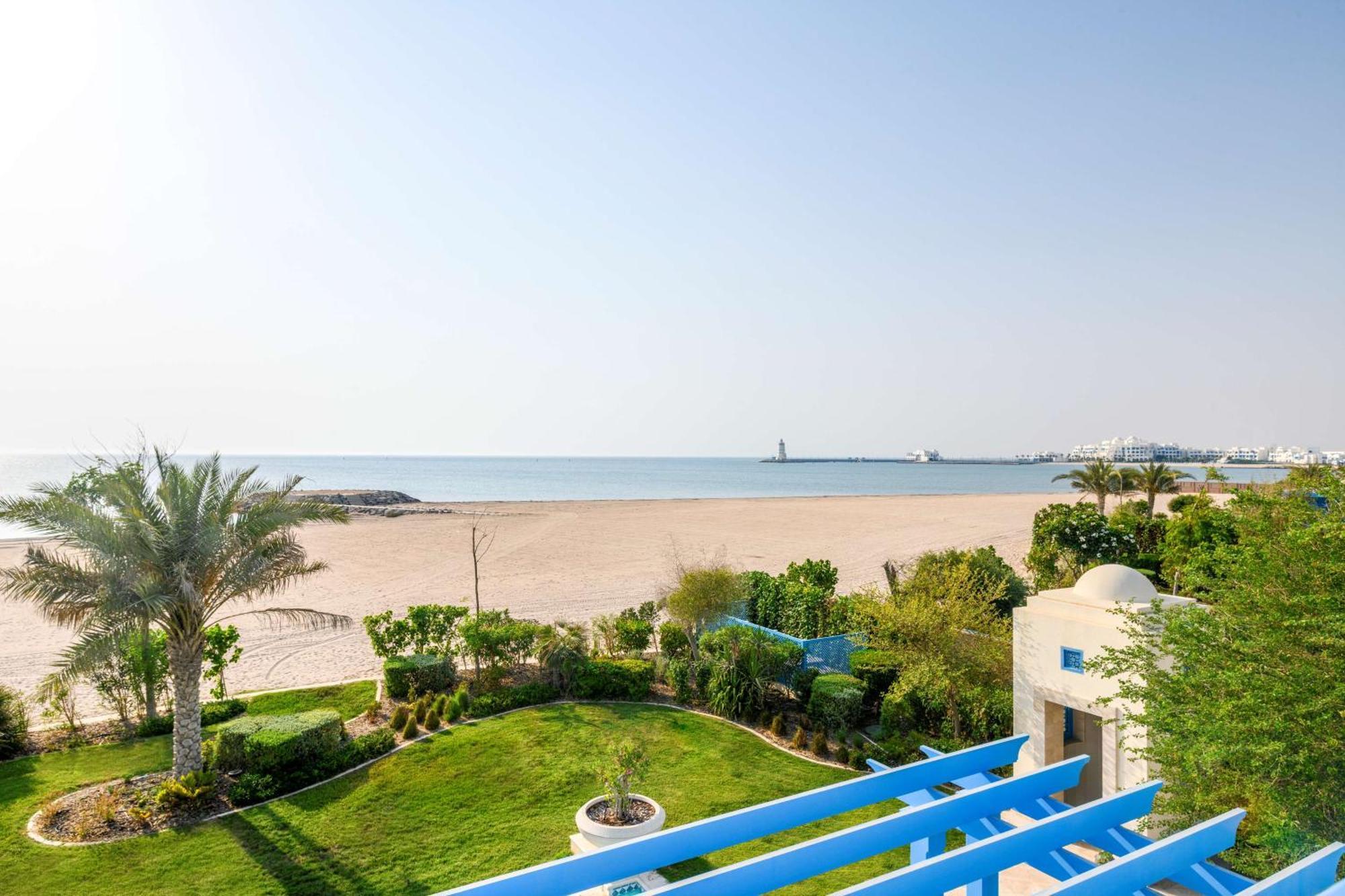Hilton Salwa Beach Resort And Villas Abu Samra Zewnętrze zdjęcie The beach at the Kempinski