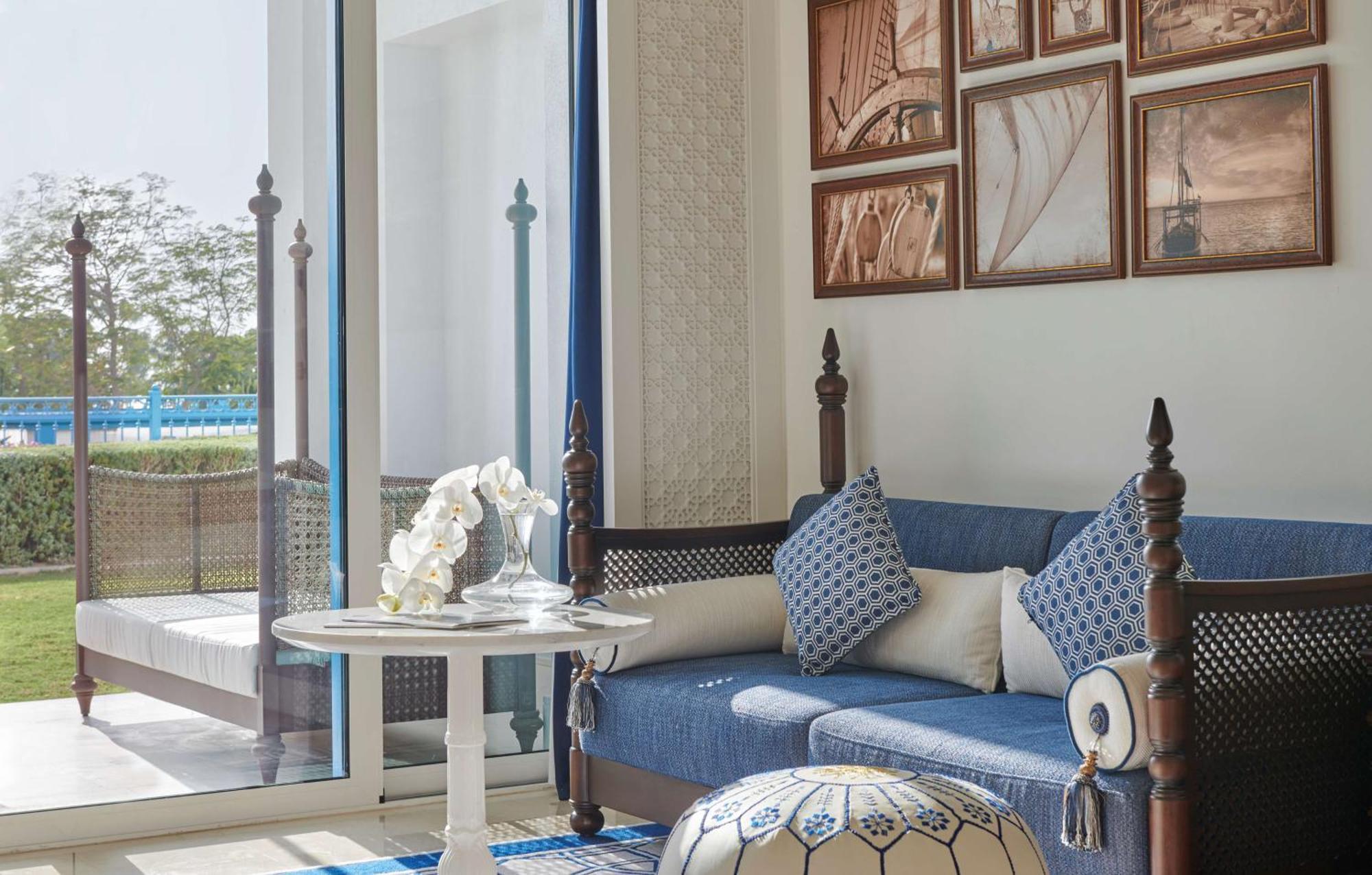 Hilton Salwa Beach Resort And Villas Abu Samra Zewnętrze zdjęcie A suite at the hotel