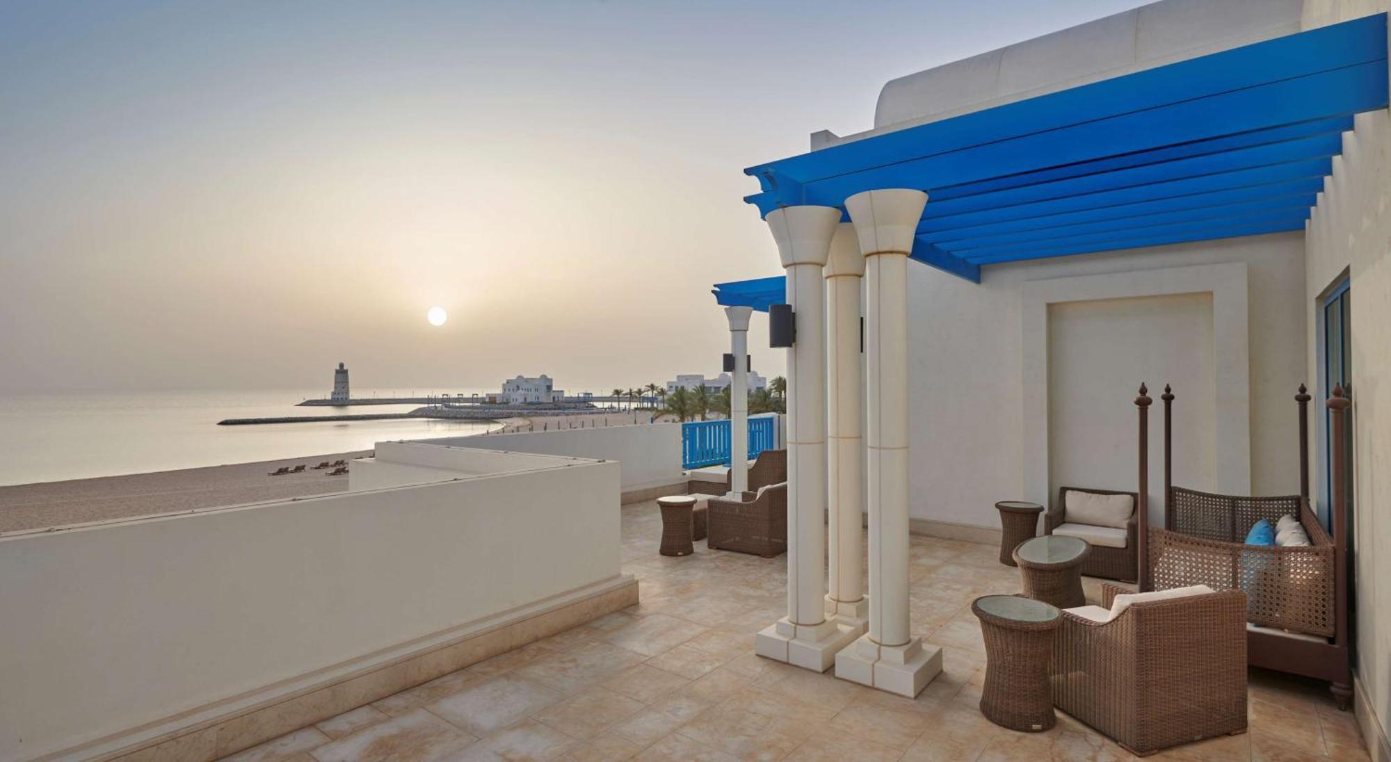 Hilton Salwa Beach Resort And Villas Abu Samra Zewnętrze zdjęcie The beach at the hotel